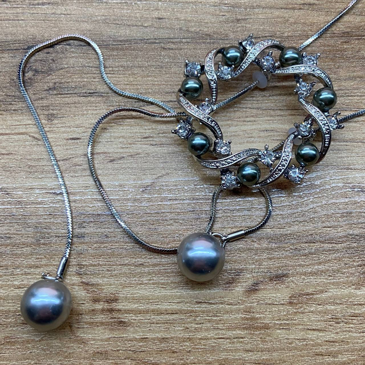 Кулон Круг витой жемчужинки серые кристаллы серебристые на цепочке с двумя концами жемчужинки металл серебристый