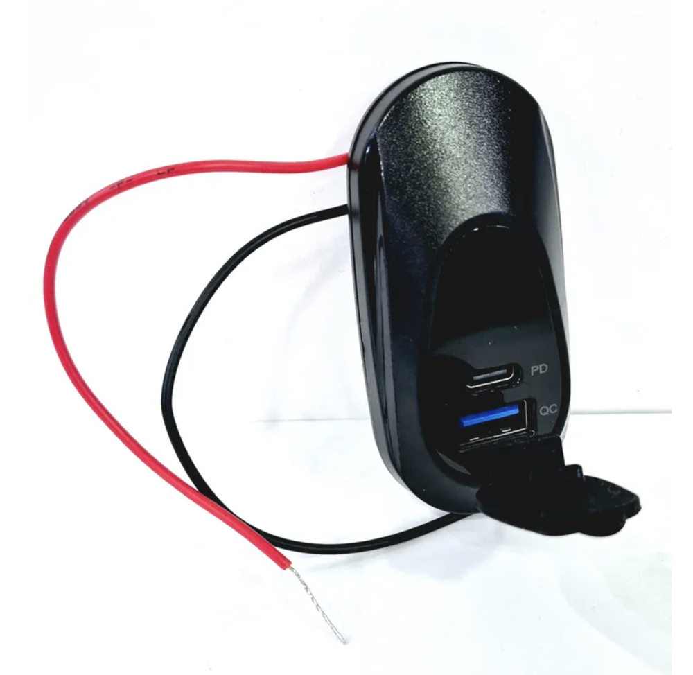 0202 / Встраиваемая розетка USB+Type-C BGT с двумя гнездами и возможностью крепления (1 шт.)