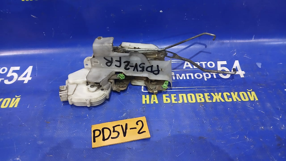 Замок двери передней правой MITSUBISHI DELICA 1998