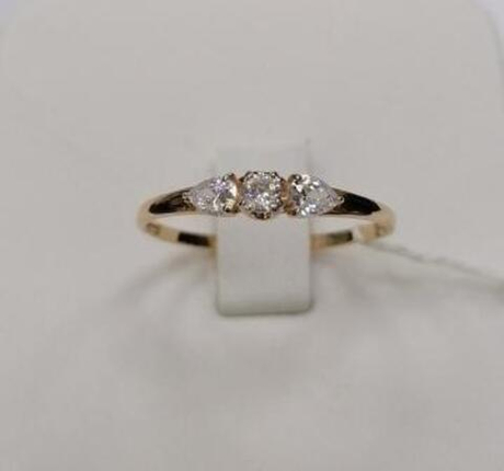 Кольцо из золота с фианитами