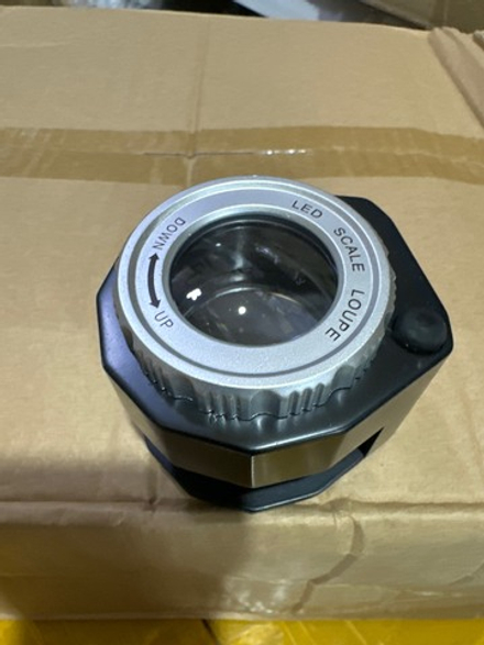 Лупа линза микроскоп в черной коробке