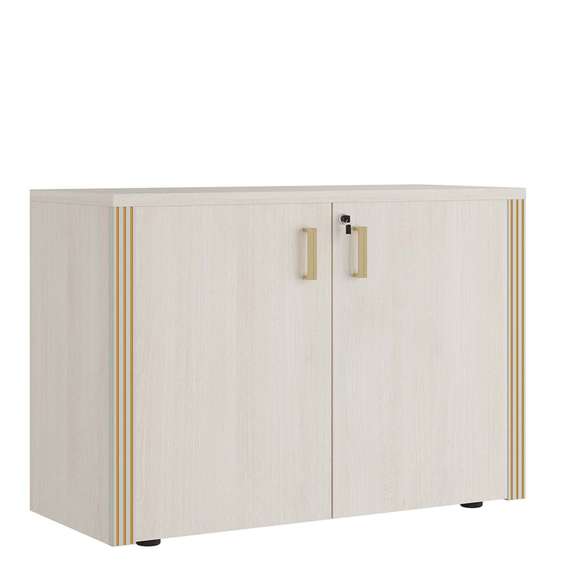 Креденция с декоративными элементами