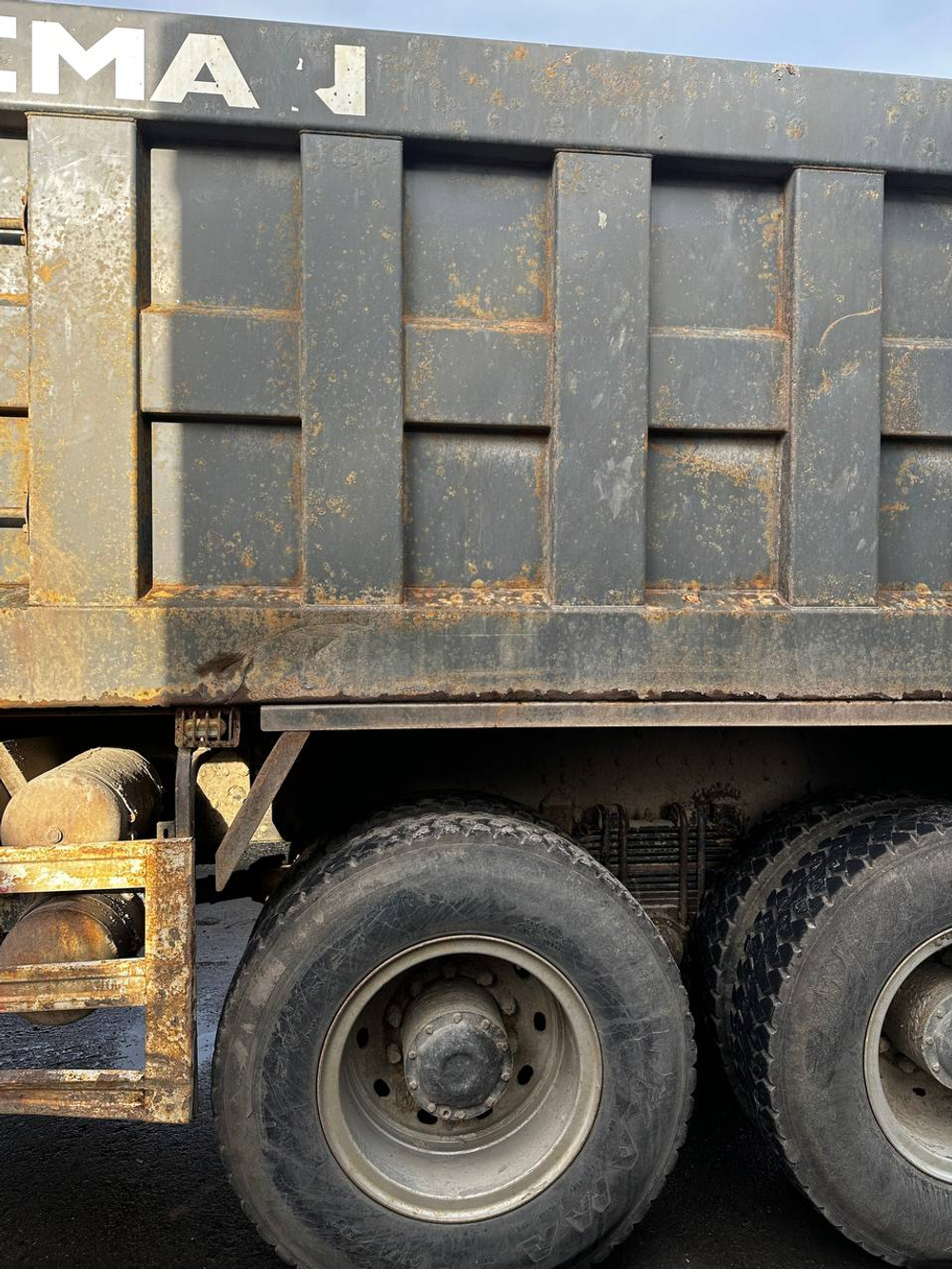 Shacman (Shaanxi) SX* 6x6 Самосвал SX32586T385 (Дизельный, 11,6 л, 369 л.с., МТ)