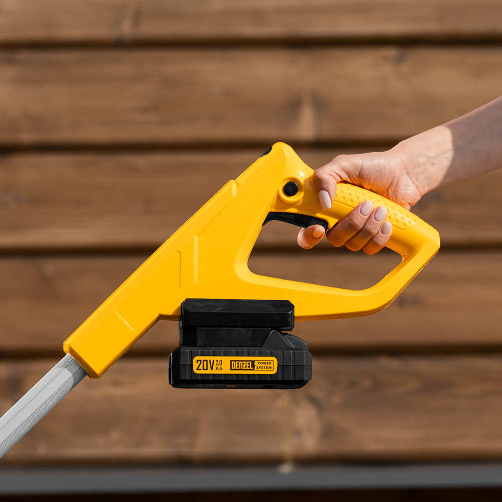 Портативная аккумуляторная газонокосилка CLM-22, Li-ion, 20В, 220 мм // Denzel