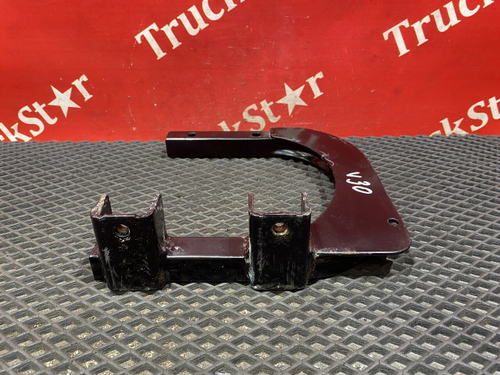 Кронштейн крыла правого 2018г