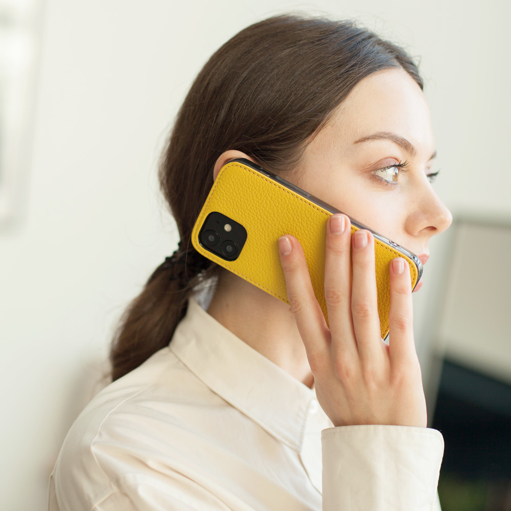 Кожаный чехол для iPhone 12/12Pro желтого цвета