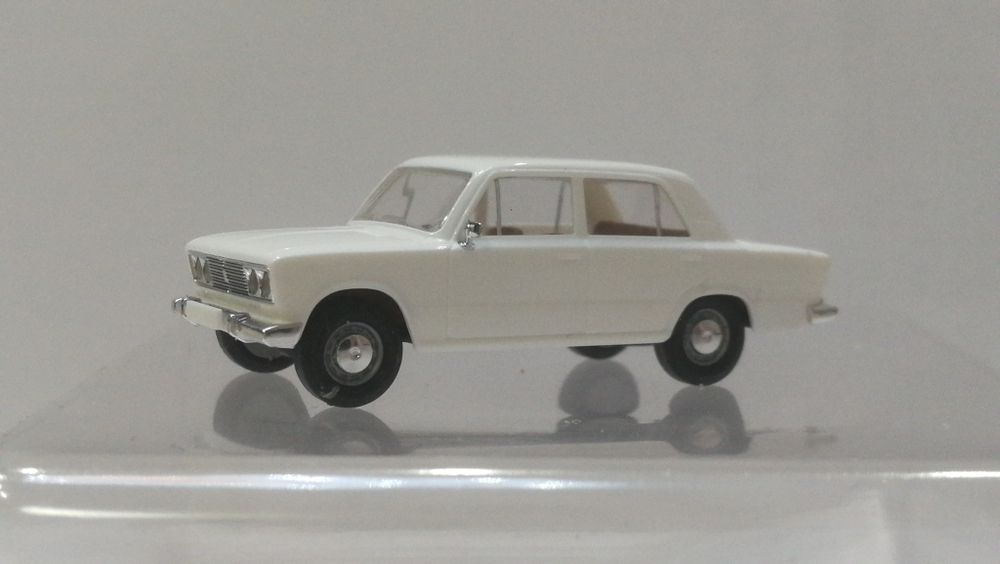 Автомобиль Lada 1600, СБОРКА (H0, 1:87)