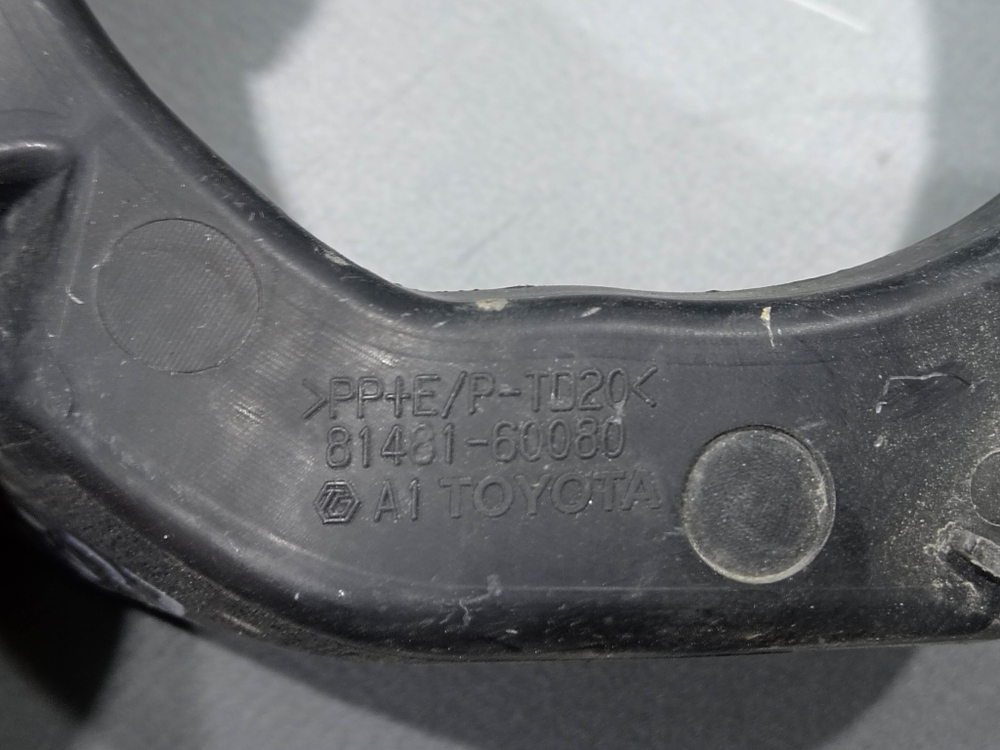 Кронштейн ПТФ передний правый Toyota Land Cruiser 200 15-21 Б/У Оригинал 8148160080