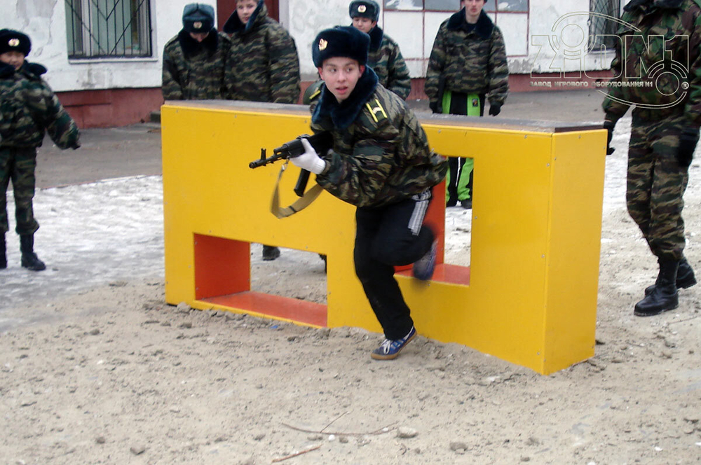 Полоса препятствий Стенка с двумя проломами для спортивной пощадки
