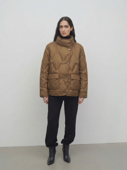 Легкая куртка на пуху