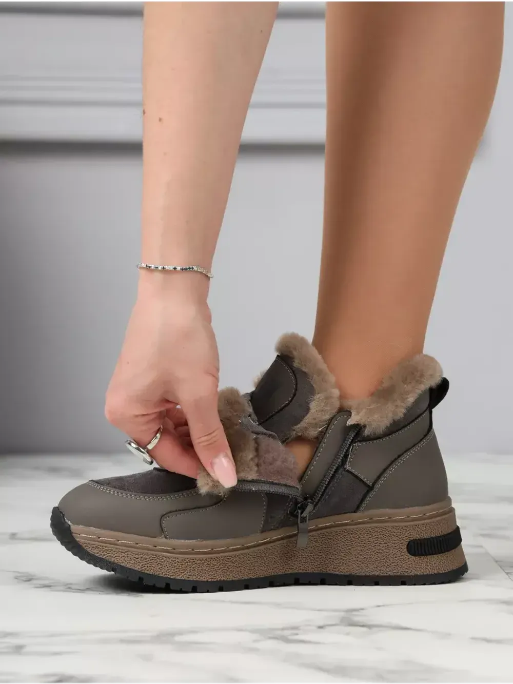 Кроссовки зимние