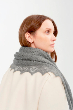 Оренбургский пуховый палантин с шелком АШ16070-03 серый