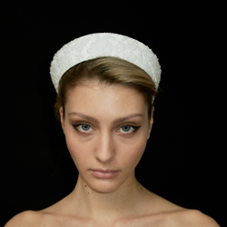 Кокошник S из белого жаккарда с декором