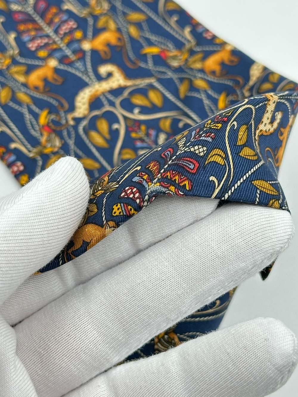 Галстук синий «Животные» Salvatore Ferragamo