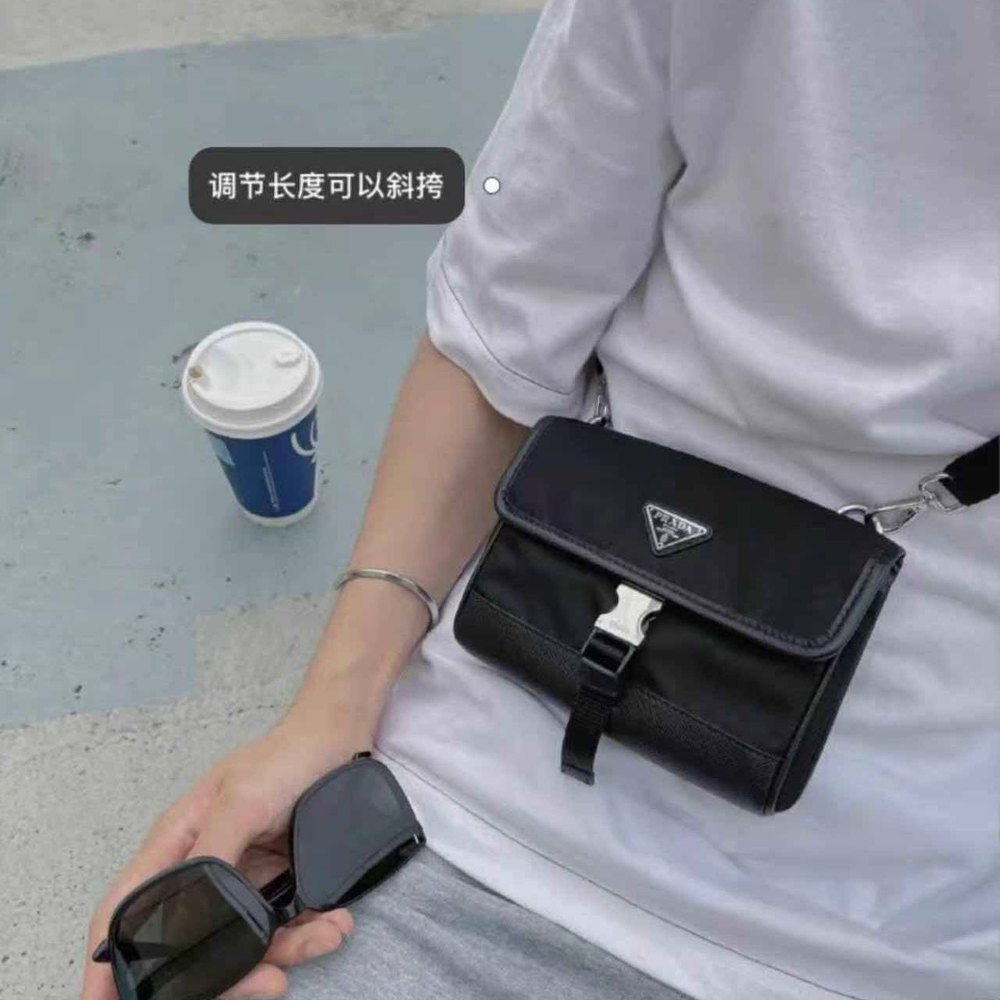 Сумка-мессенджер Prada