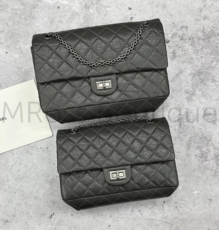 Графитовая сумка Chanel 2.55 на цепочке