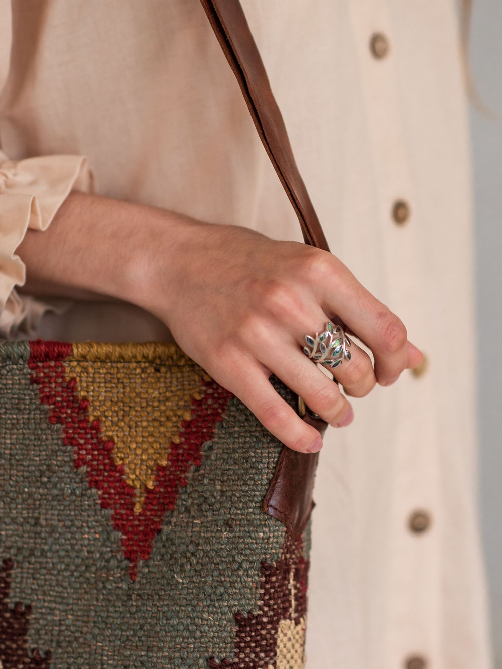 Кольцо ВЕТОЧКА-3, серебро/перламутр