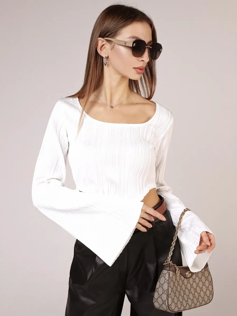 Лонгслив в рубчик с длинными рукавами