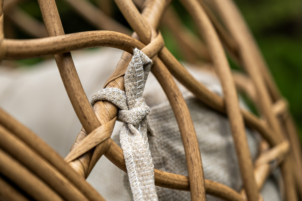 "Венеция" подвесное кресло-кокон из искусственного ротанга, цвет соломенный с бежевой подушкой