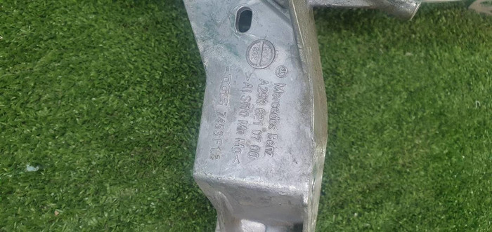 Кронштейн передней панели Mercedes GLC X253 15-22