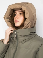 Короткая куртка утепленная с капюшоном