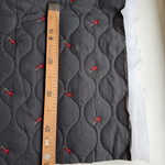 Курточная стежка Красные цветы на графитовом фоне