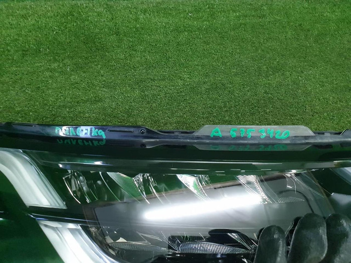 Фара правая Land-Rover Discovery 5 (2016-2021) LED (В пленке)