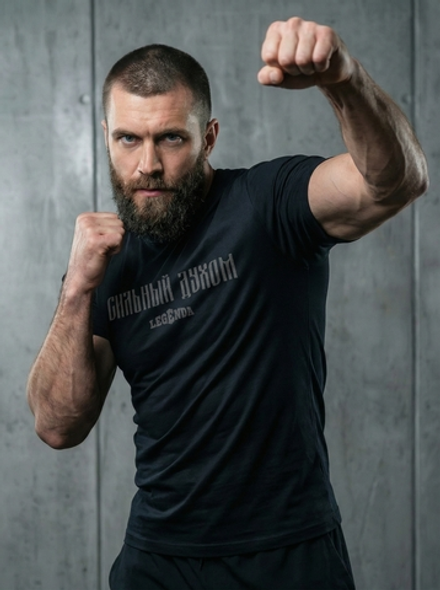 Футболка тренировочная мужская черная LEGENDA Logo Сильный духом