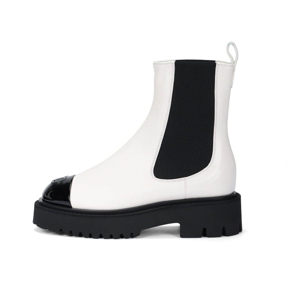CHANEL Cow Leather Round Tip Chelsea Boots Medium Heel 3 5cm Women"s Black White