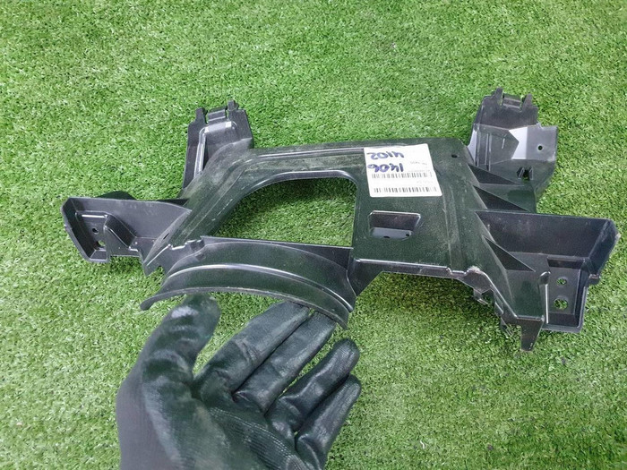 Кронштейн насадки глушителя правый Mercedes E W213 (2016-2021) AMG