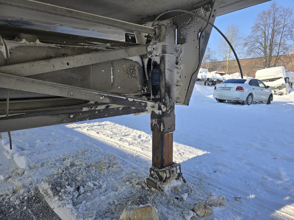 Лапа полуприцепа опорная правая