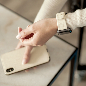 Ремешок кожаный для Apple Watch 42/44mm Classic молочного цвета