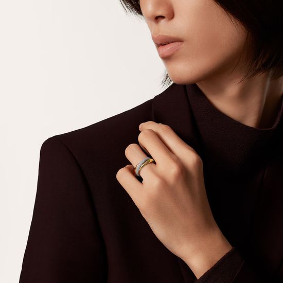 Кольцо Cartier Trinity, small model, half-paved