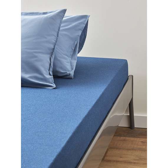 Простыня на резинке из хлопкового трикотажа темно-синего цвета из коллекции essential