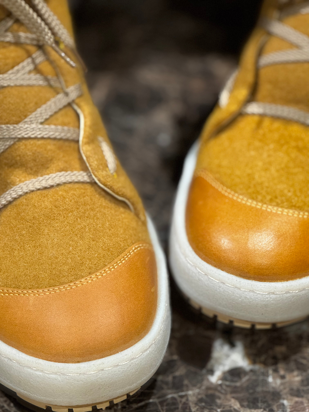 AIRSHOES mustard sherst NEW