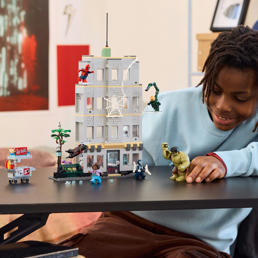 Конструктор LEGO Marvel 76350 Эпическая битва Человек-Паук против Халка — фото 9