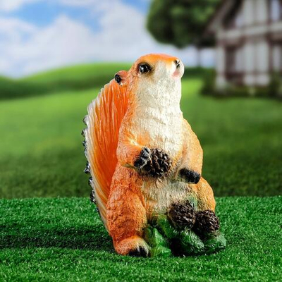 Садовая фигура «Белка с шишками» (Цвет: не задано)