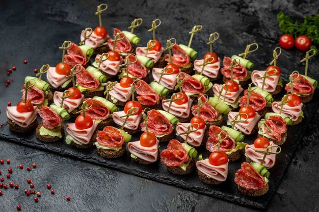 Канапе &quot;Колбасный микс&quot; с овощами, 40 шт.