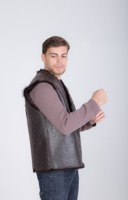 мужской жилет из натуральной овчины