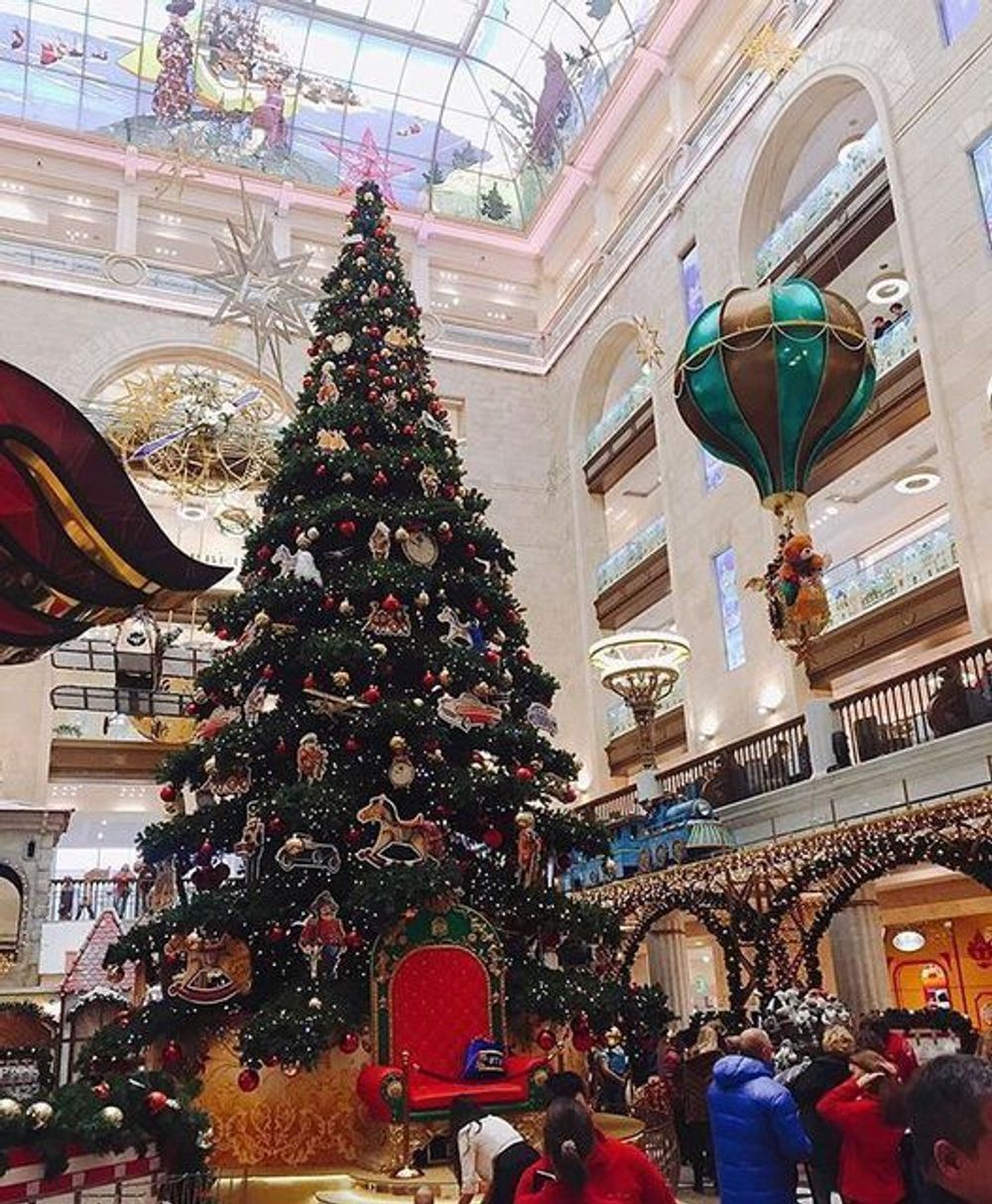 Светодинамическая елка ствольная - встроенная гирлянда: Теплый свет - "Таежная" от 11 до 21 м