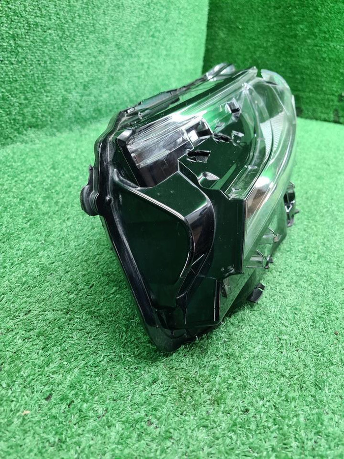 Битая Фара левая Toyota Camry xv80 (2023-н.в.) LED