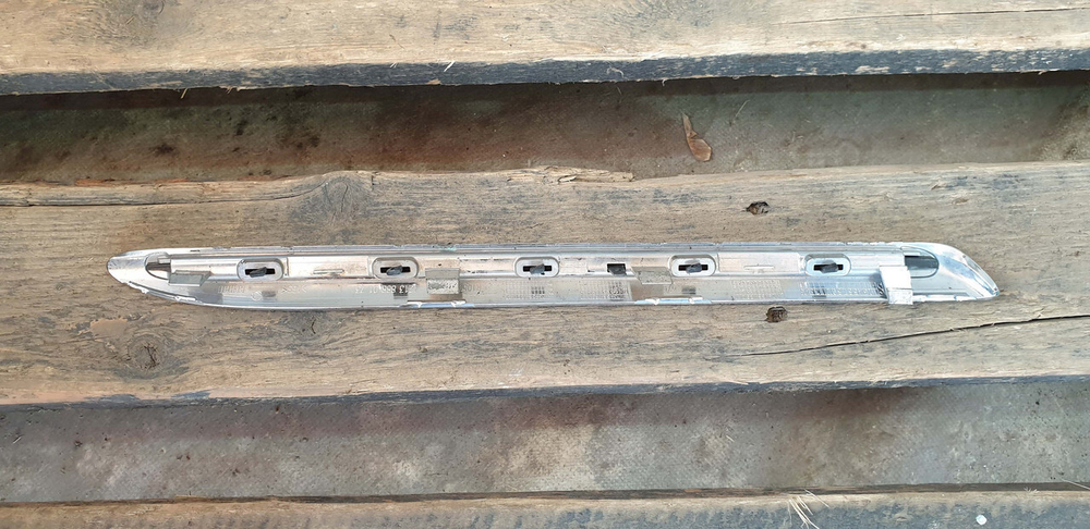 Молдинг решетки радиатора Mercedes E (W213) 16-20 Б/У Оригинал A2138880173