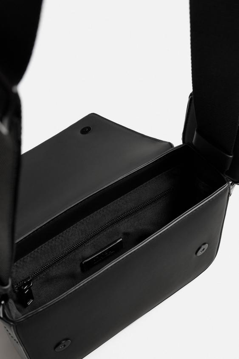 ZARA ПРОРЕЗИНЕННАЯ СУМКА ИЗ РЕЛЬЕФНОЙ ТКАНИ С ПЛЕЧЕВЫМ РЕМНЕМ, ЧЕРНЫЙ