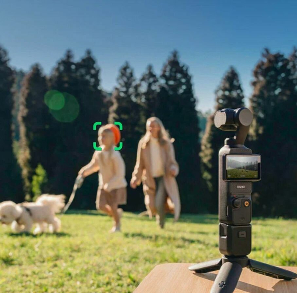 Экшн-камера DJI Osmo Pocket 3 Creator Combo, черная, с 4K видео, стабилизацией и аксессуарами для контента.
