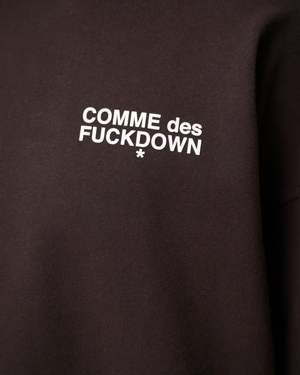 COMME DES FUCKDOWN ТОЛСТОВКА КОРИЧНЕВАЯ С ЛОГОТИПОМ БРЕНДА