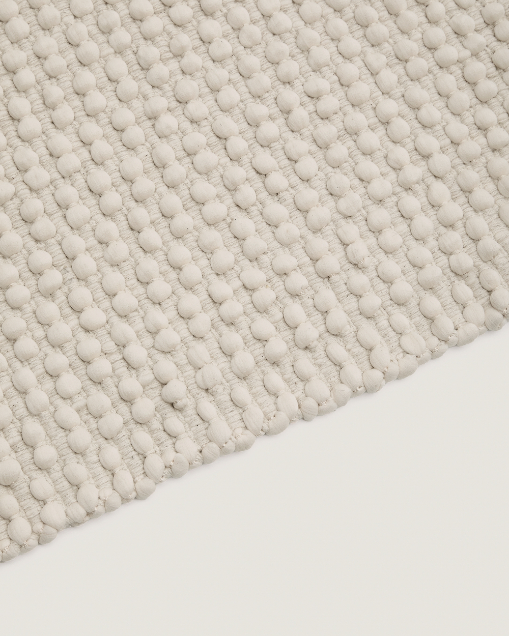 Ковер Mascarell из хлопка и полиэстера белого цвета 70 x 140 см