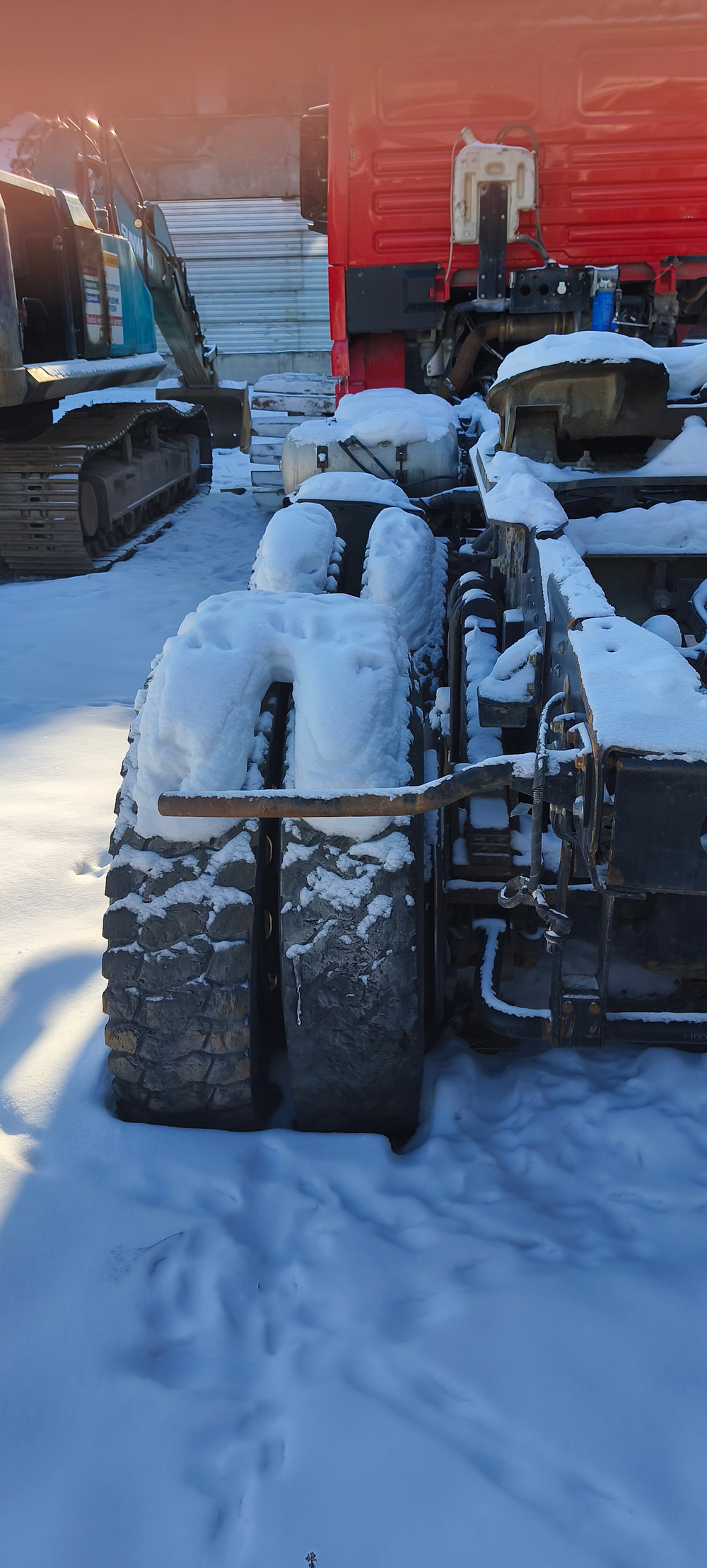 Shacman (Shaanxi) SX* 6x6 Седельный тягач SX42586V385 (Дизельный, 11,6 л, 423 л.с., МТ)