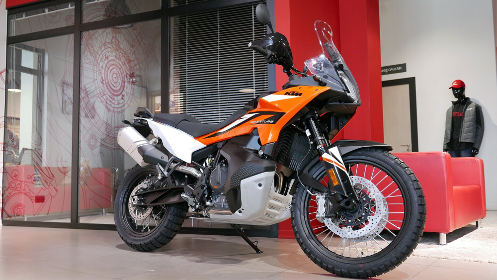 KTM 890 Adventure orange