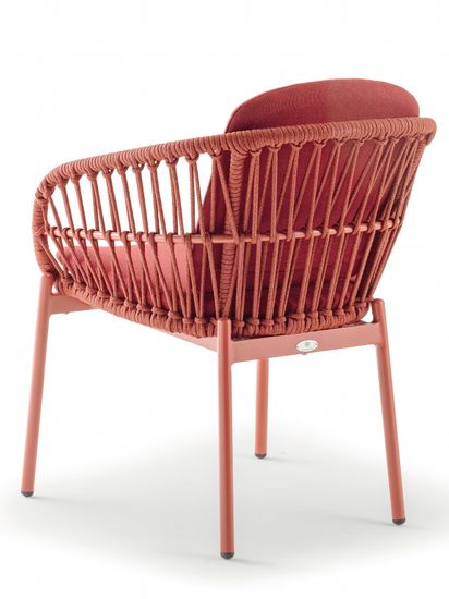 Кресло плетеное с подушками Elba