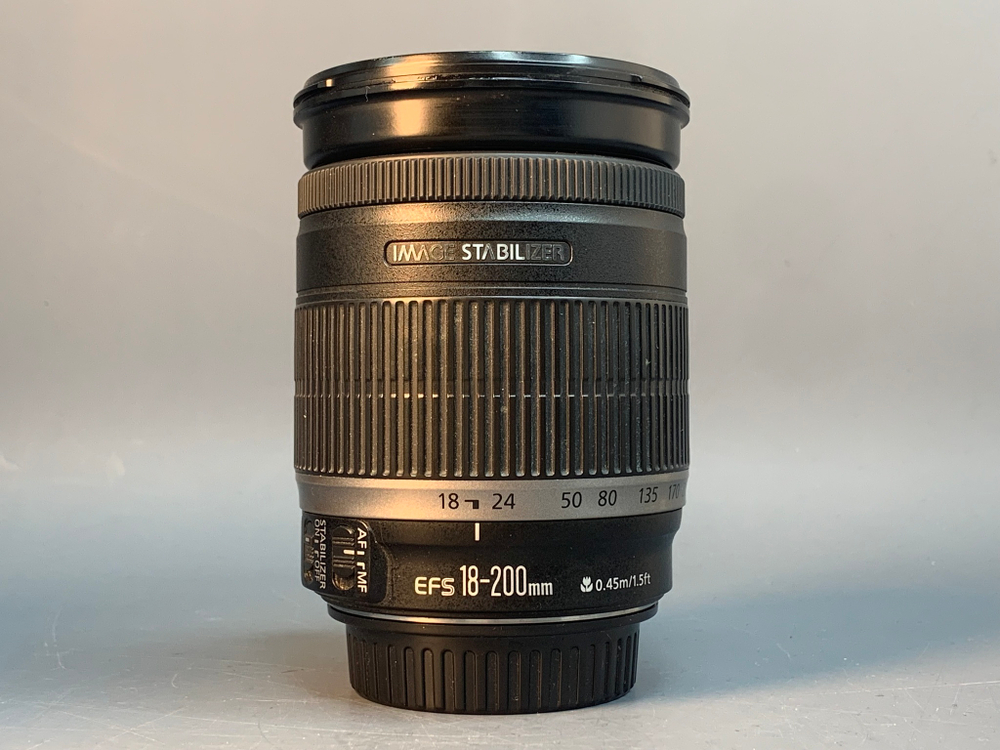 Canon EF-S 18-200mm 3.5-5.6 IS